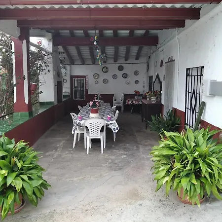 Complex Masia Del Tremendo Y * 卡马尔莱斯